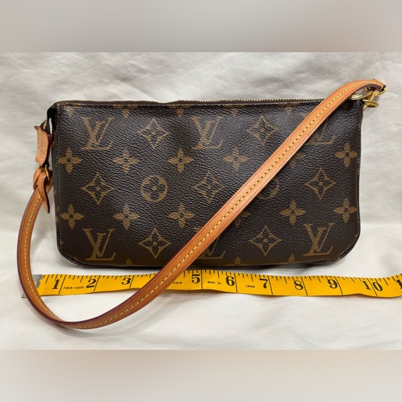 Louis Vuitton Pochette w/ original dust bag, box, ribbon, & sales bag - Picture 4 of 17